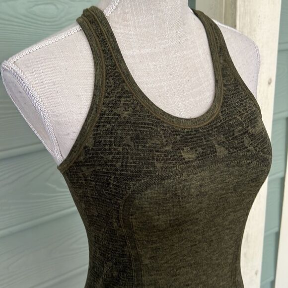 Lululemon Women’s Swiftly Tank, Heathered Green With Floral Pattern 4 - Picture 3 of 5